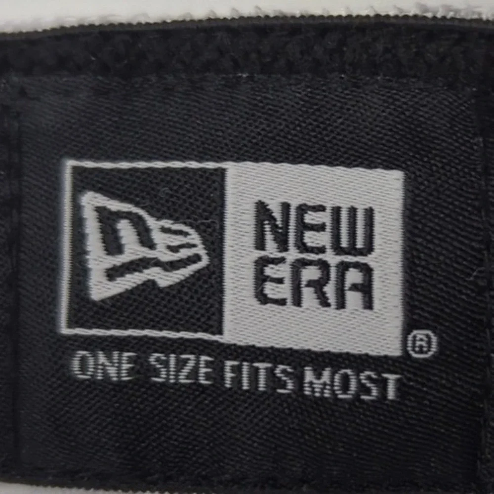 New Era 9SEVENTY Boston Bruins Hat Mens Black White Stretch Snap Trucker Cap NHL